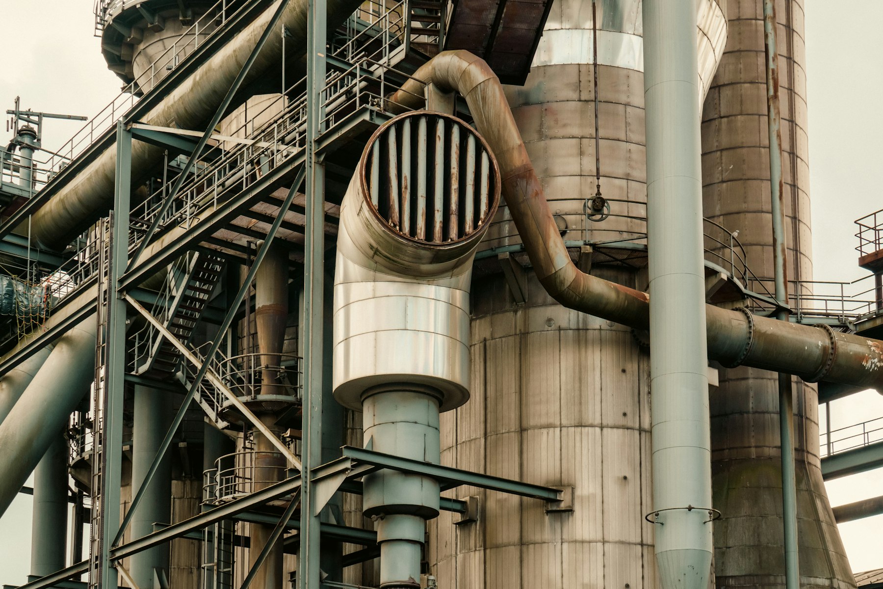 Cleaner natural gas fuel operations